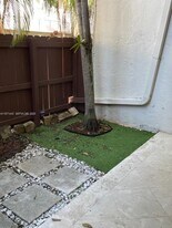 6705 N Kendall Dr in Pinecrest, FL - Building Photo