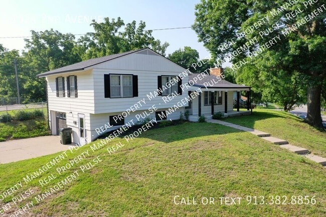 property at 1524 2nd Ave