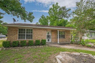 210 N Shirley Ln in Willis, TX - Building Photo - Building Photo