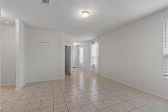 126 Boxwood Dr in Mustang Ridge, TX - Building Photo - Building Photo