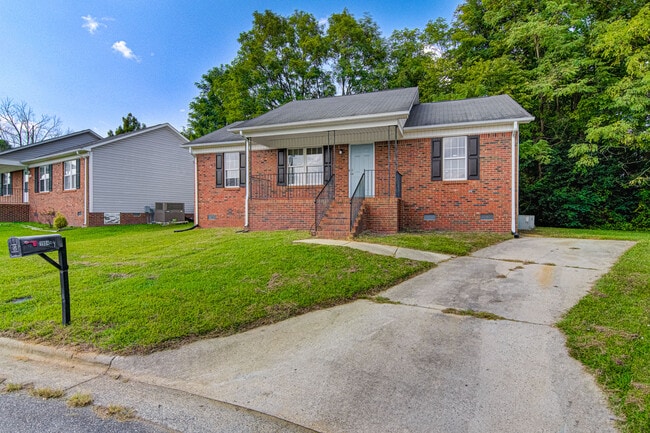 1904 Blair Khazan Dr in Greensboro, NC - Building Photo - Building Photo