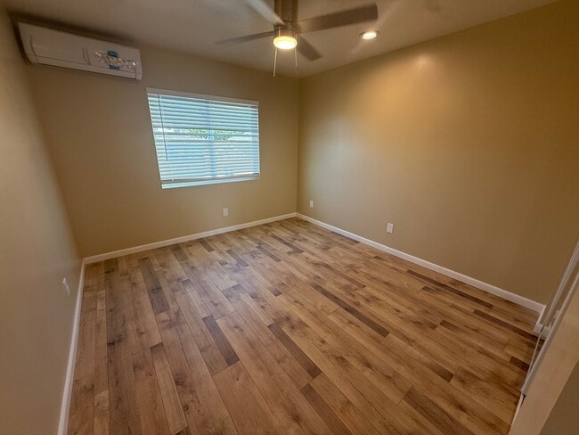 4860 Palm Ave in La Mesa, CA - Foto de edificio - Building Photo