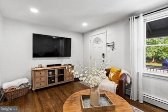 547 Vanderslice St in Phoenixville, PA - Building Photo - Building Photo