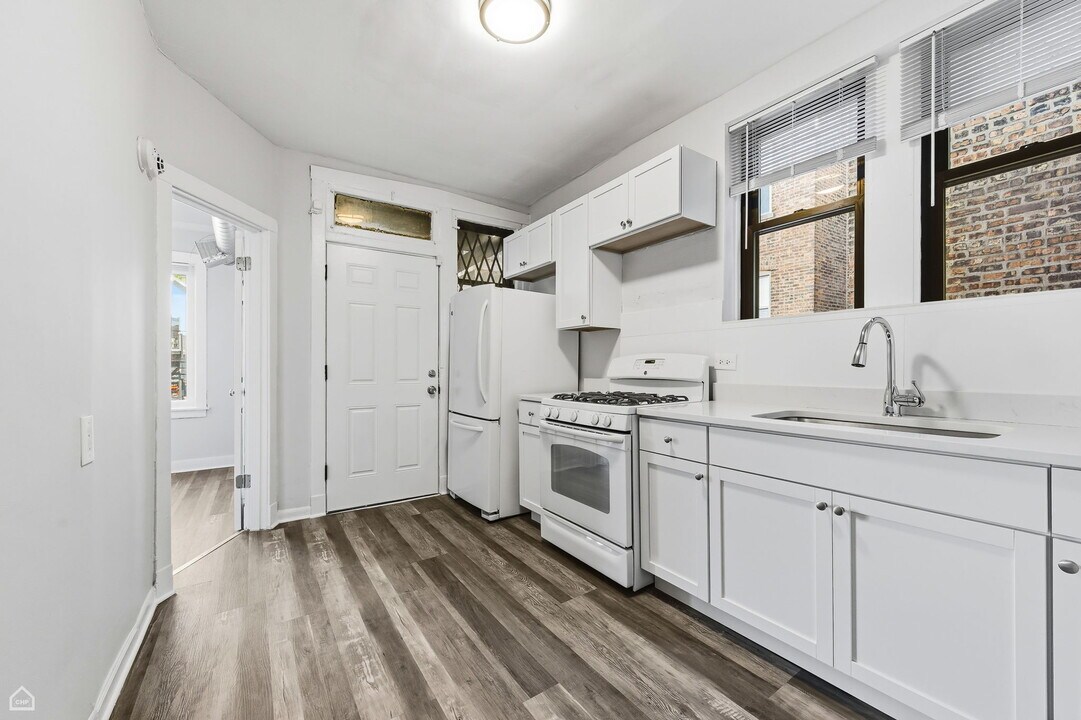 7653 S Kingston Ave in Chicago, IL - Foto de edificio