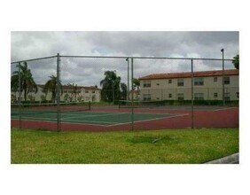 365 SW 86th Ave, Unit 207 in Pembroke Pines, FL - Building Photo - Building Photo