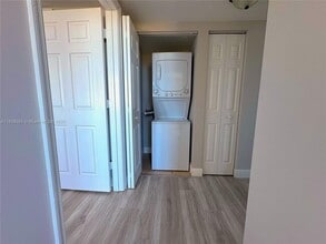 3000 Coral Way, Unit 816 in Coral Gables, FL - Building Photo - Building Photo