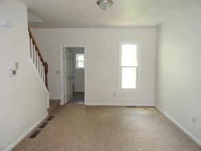 77 E Main St in Reinholds, PA - Building Photo - Building Photo