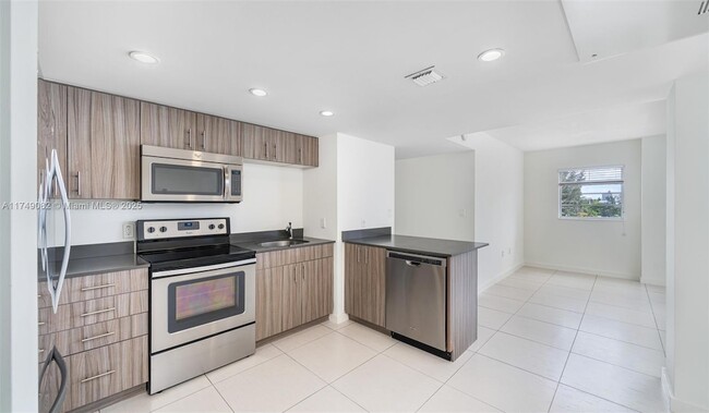 910 West Ave, Unit 0601 in Miami Beach, FL - Building Photo - Building Photo