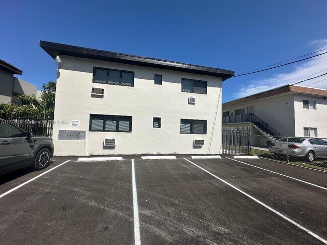 7521 NE 2nd Ct in Miami, FL - Building Photo - Building Photo
