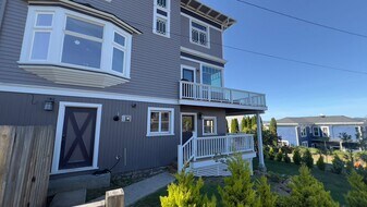 1588 Grand Ave in Astoria, OR - Building Photo