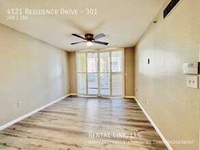 4121 Residence Drive in Ft. Myers, FL - Foto de edificio - Building Photo