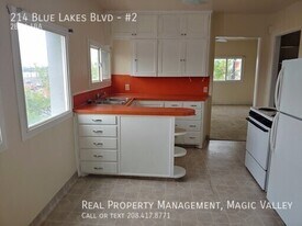 214 Blue Lakes Blvd in Twin Falls, ID - Building Photo