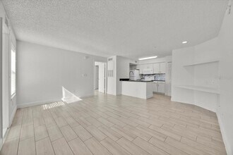 2212 Grand Cayman Ct, Unit 1617 in Kissimmee, FL - Building Photo - Building Photo