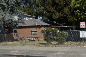 2729-2749 Humboldt Ave in Oakland, CA - Building Photo - Building Photo