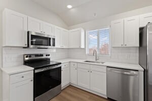 1215 Corporate Dr in Adrian, MI - Building Photo - Building Photo