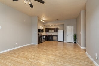 Six23 Condos in Springfield, MO - Foto de edificio - Building Photo