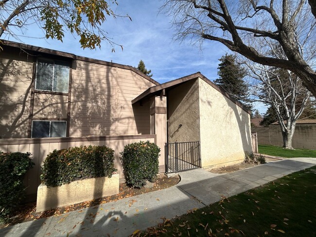 5101 Dunsmuir Rd in Bakersfield, CA - Building Photo - Building Photo