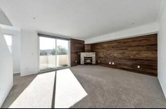 5200 Premiere Hills Cir, Unit 244 in Woodland Hills, CA - Building Photo - Building Photo