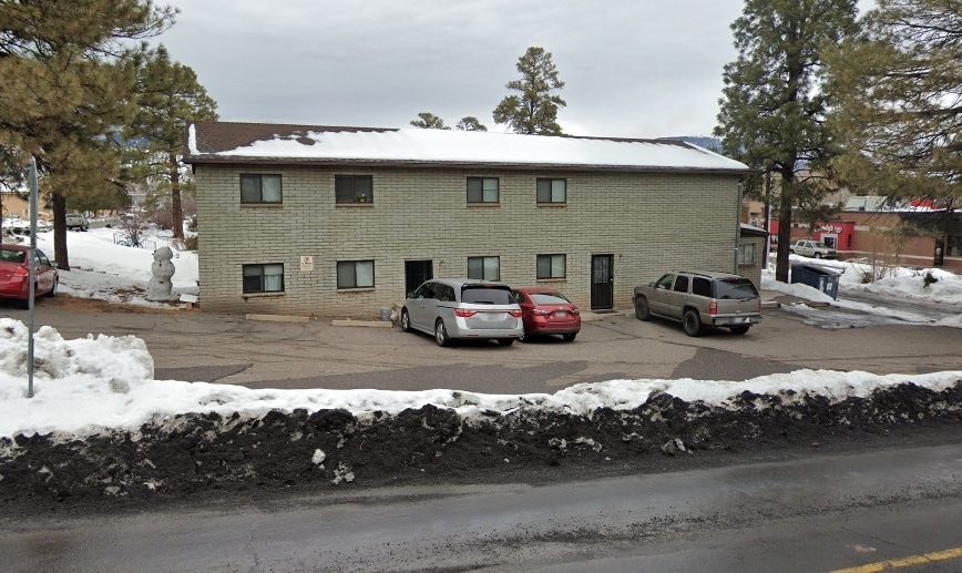 600 W University Ave in Flagstaff, AZ - Foto de edificio