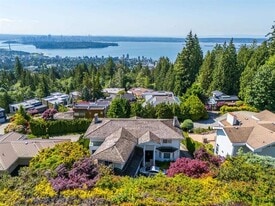 2585 Westhill Way in West Vancouver, BC - Building Photo