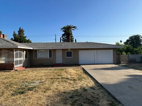 5077 E Grant Ave in Fresno, CA - Building Photo - Building Photo