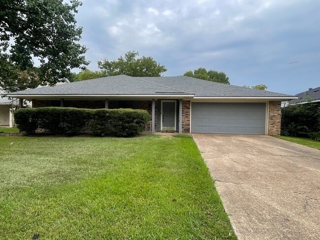 property at 2513 Palmetto Dr