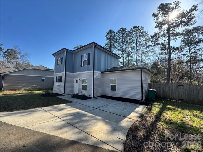 7924 E Lane Dr in Charlotte, NC - Building Photo - Building Photo