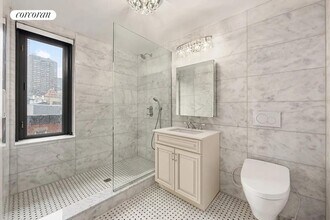 253 E 62nd St in New York, NY - Building Photo - Building Photo