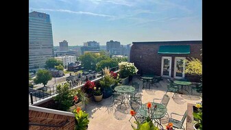 355 S Broadway in Lexington, KY - Building Photo