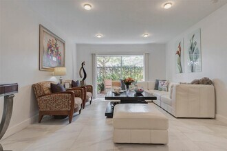 2234 S Piney Point Rd, Unit 110 in Houston, TX - Building Photo - Building Photo