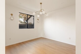 17852 Saticoy St in Los Angeles, CA - Building Photo - Building Photo