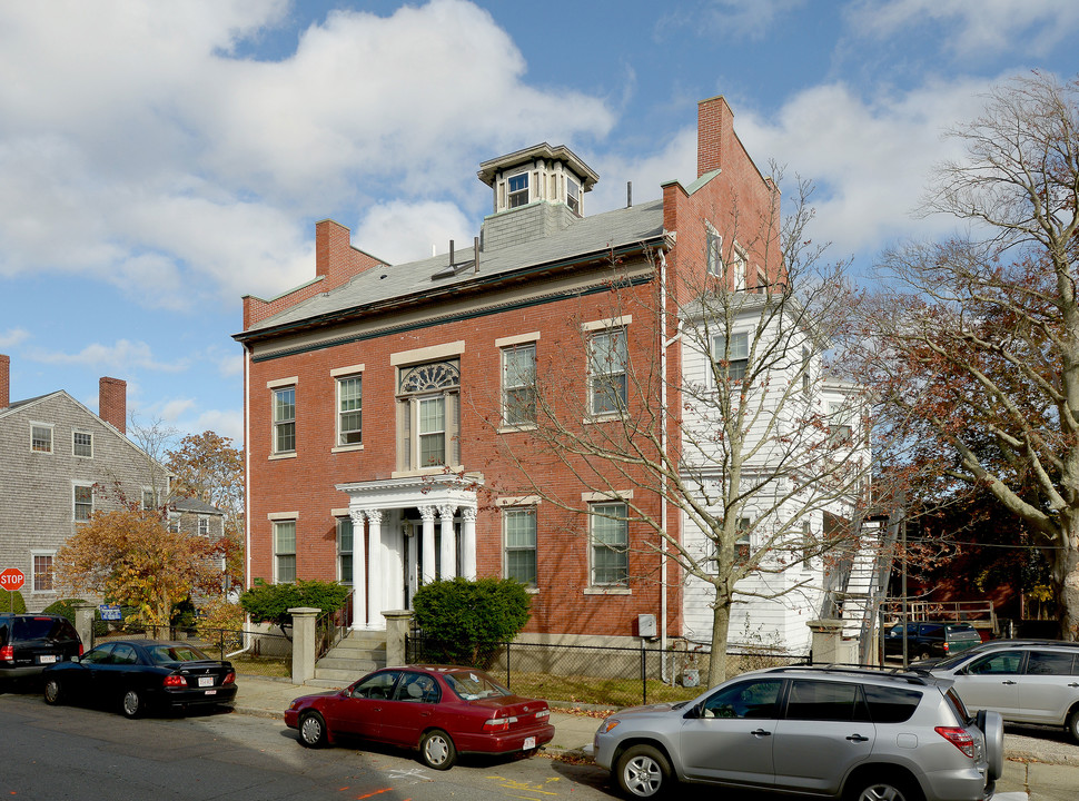 30 7th St in New Bedford, MA - Building Photo