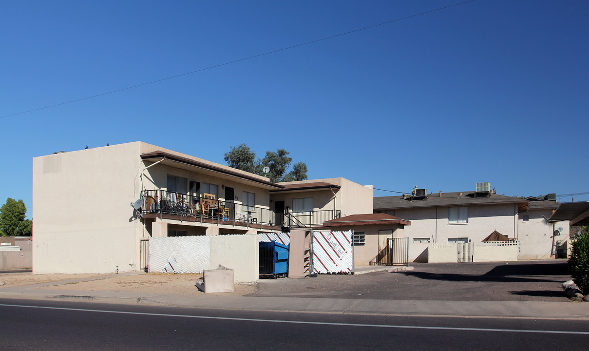 Oak Villas in Phoenix, AZ - Building Photo