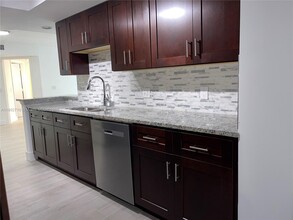 4171 N Haverhill Rd in West Palm Beach, FL - Building Photo - Building Photo