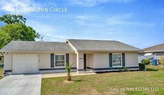 7041 Lexington Cir in Brooksville, FL - Building Photo