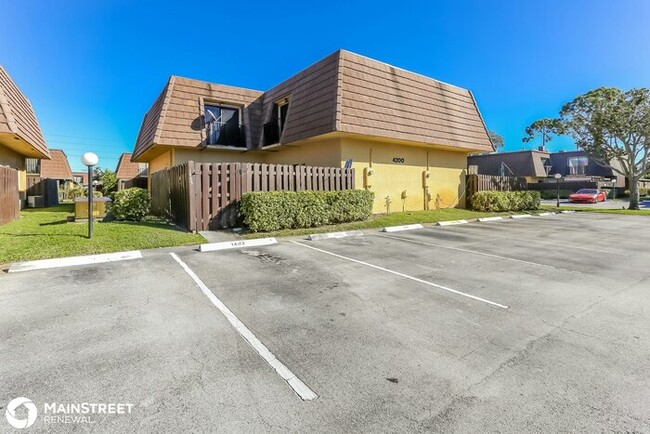 4200 Turnberry Cir in Greenacres, FL - Building Photo - Building Photo