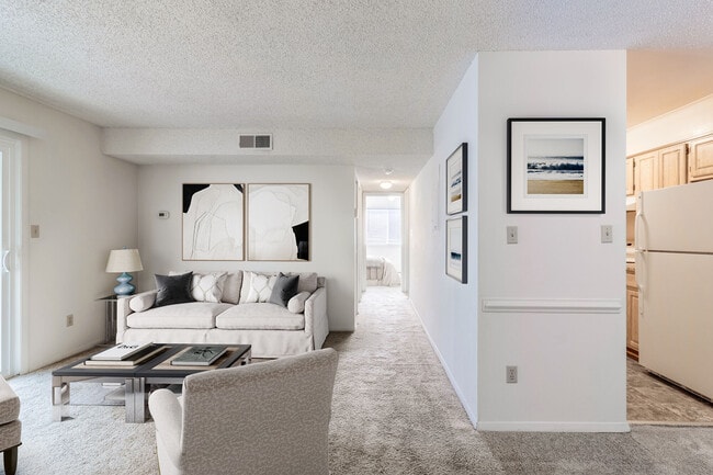 Arbor Crest Apartments in Charlottesville, VA - Building Photo - Building Photo