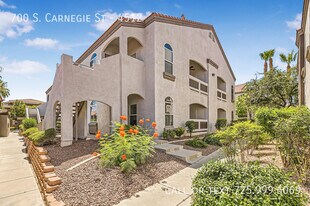 700 Carnegie St in Henderson, NV - Building Photo