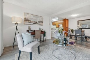 101 Piccadilly Pl in San Bruno, CA - Building Photo