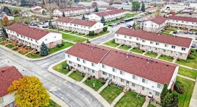 Kensington Place in Roseville, MI - Foto de edificio - Building Photo