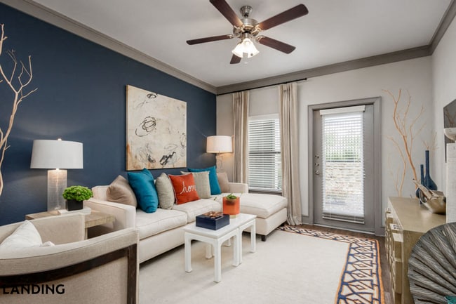 4689 Mustang Pkwy in Carrollton, TX - Foto de edificio - Building Photo