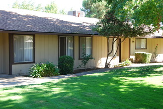 Yardley Gardens in Merced, CA - Foto de edificio - Building Photo