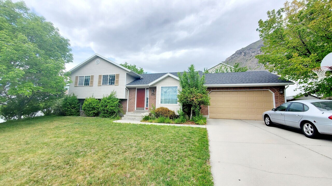 459 E 900 N in Springville, UT - Building Photo