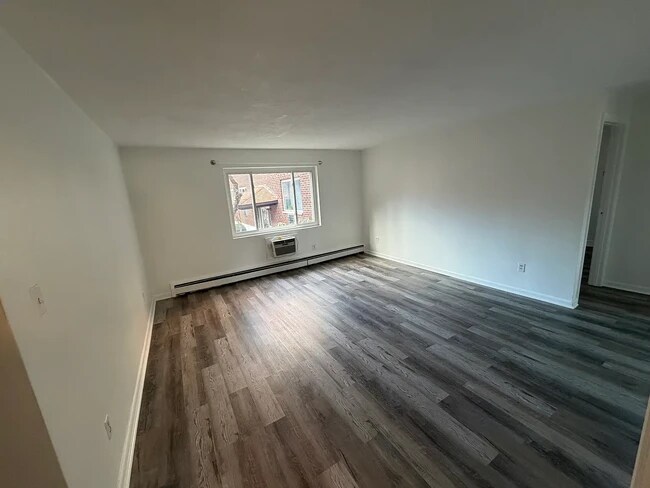 28 Bryon Rd, Unit 1 in Boston College, MA - Building Photo - Building Photo