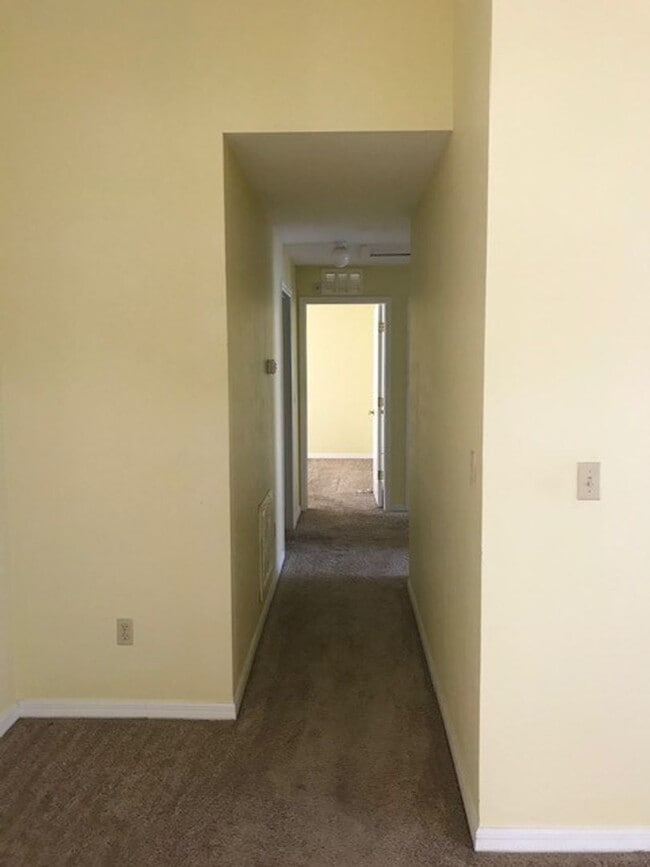 1029 Radford Dr in Deltona, FL - Building Photo - Building Photo