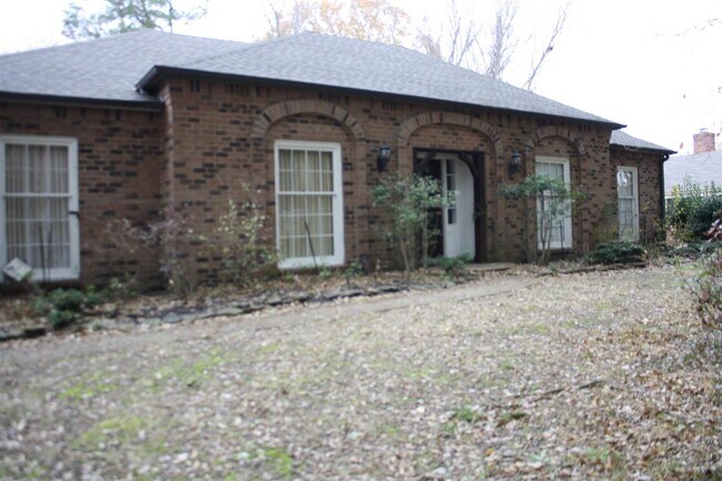 1833 Greensprings Ln in Memphis, TN - Building Photo - Building Photo