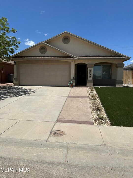 2199 Lisa Sherr St in El Paso, TX - Building Photo