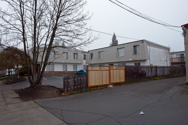 Tistilal Village Apartments in Portland, OR - Building Photo - Building Photo