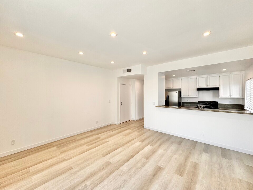 5139 W Maplewood Ave in Los Angeles, CA - Building Photo