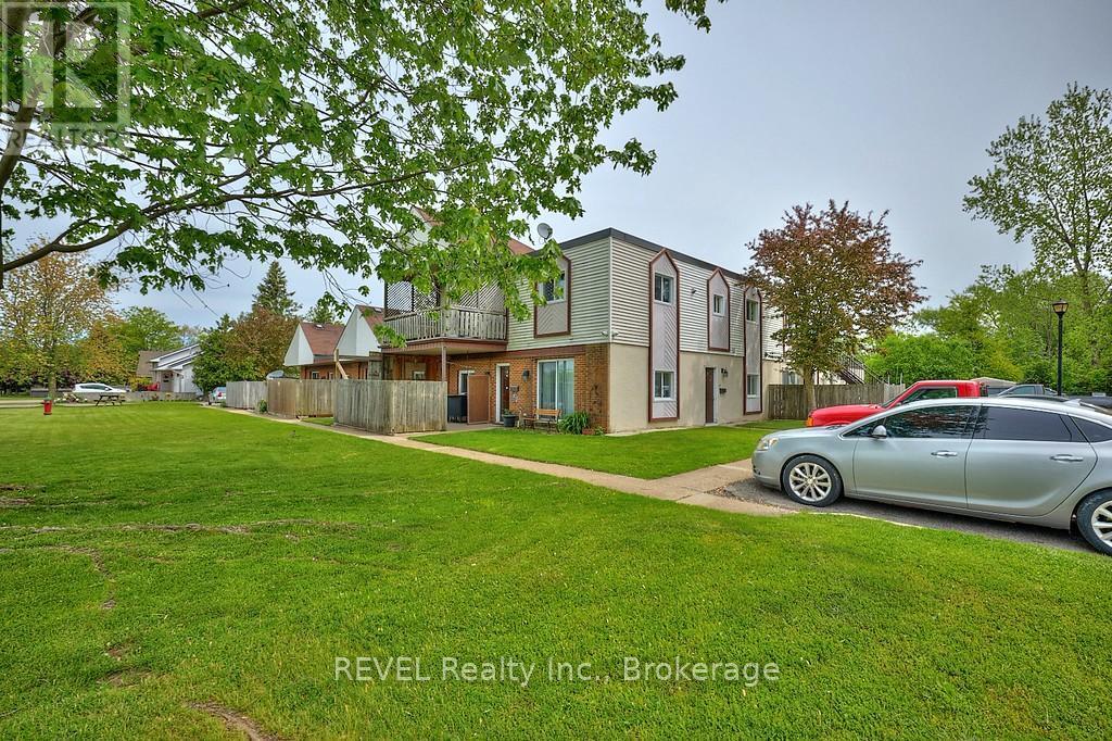 20-20 Kingsway in Welland, ON - Building Photo